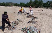 Fakta Mengejutkan: 7,2 Ton Sampah Kiriman Bersihkan Pantai Tanjung Aan Mandalika Jelang Musim Hujan