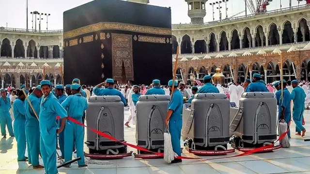 Petugas Kebersihan Masjidil Haram