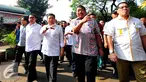 Ketua DPR RI, Setya Novanto saat tiba di Pasar Induk Kramat Jati, Jakarta, Selasa (16/6/2015). Setya Novanto melakukan sidak harga bawang merah dan sejumlah sayuran menjelang bulan Ramadan. (Liputan6.com/Yoppy Renato)