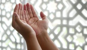 Ilustrasi Berdoa. (Unsplash - Masjid MABA)