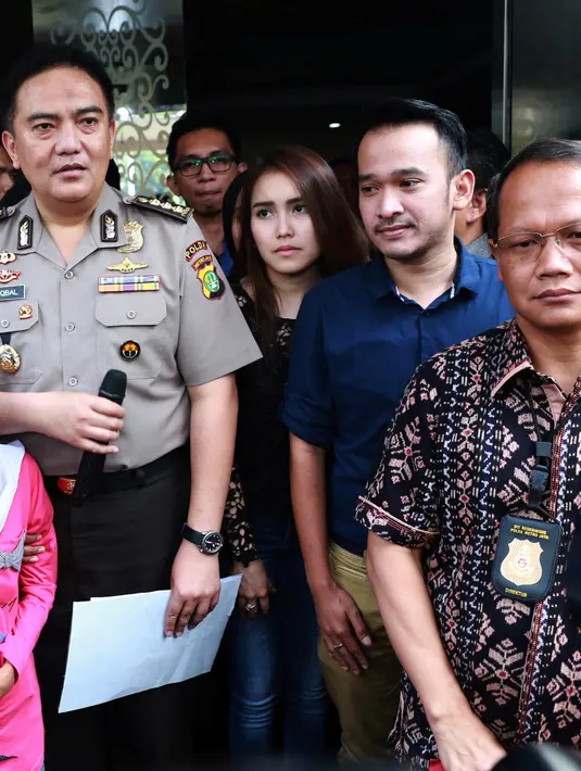 'Semua senang, pelaku udah ditangkap. Kita kan bertanya-tanya sebelumnya pelakunya bagaimana seperti apa', Ujar Ayu Ting Ting. (Wimbarsana Kewas/Bintang.com)