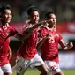 Para pemain Timnas Indonesia U-16 merayakan gol penyeimbang 1-1 ke gawang Myanmar U-16 yang dicetak Muhammad Riski Afrisal (kanan) dalam laga semifinal Piala AFF U-16 2022 antara Indonesia U-16 melawan Myanmar U-16 di Stadion Maguwoharjo, Sleman, Rabu (10/8/2022) malam WIB. (Bola.com/Bagaskara Lazuardi)