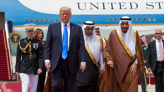 Berkunjung ke Arab Saudi, Trump Disambut Langsung Raja Salman