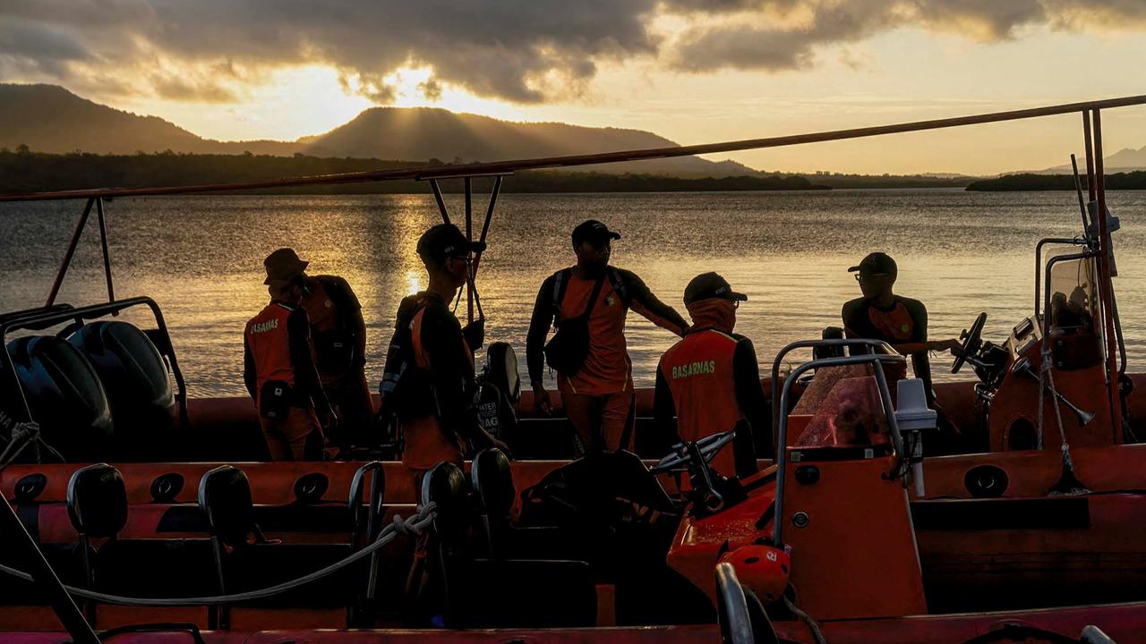FOTO: Hari Kedua Pencarian Korban Tenggelamnya KMP Tunu Pratama Jaya, Tim SAR Hadapi Arus Deras Selat Bali