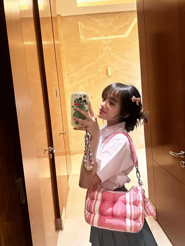 Fuji An kenakan baju SMA (Instagram/fuji_an)