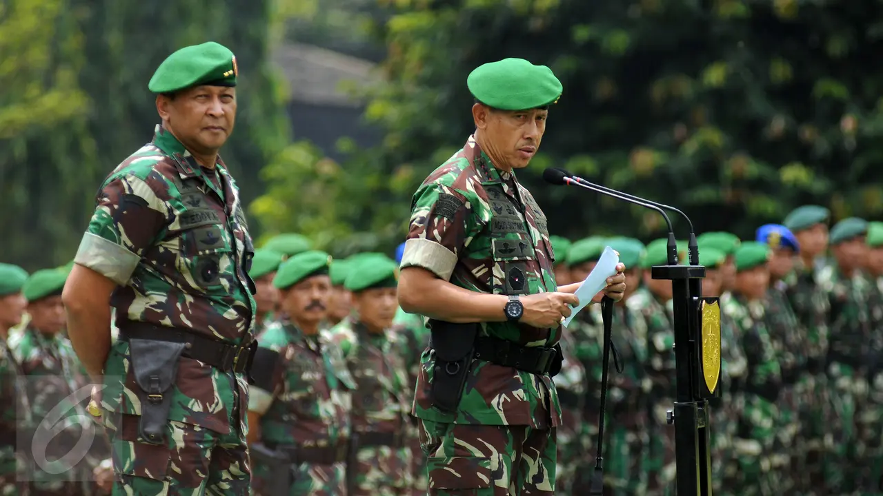 20150917-Letjen Agus Sutomo Serahkan Pasukan ke Mayjen Teddy Lhaksmana-Jakarta