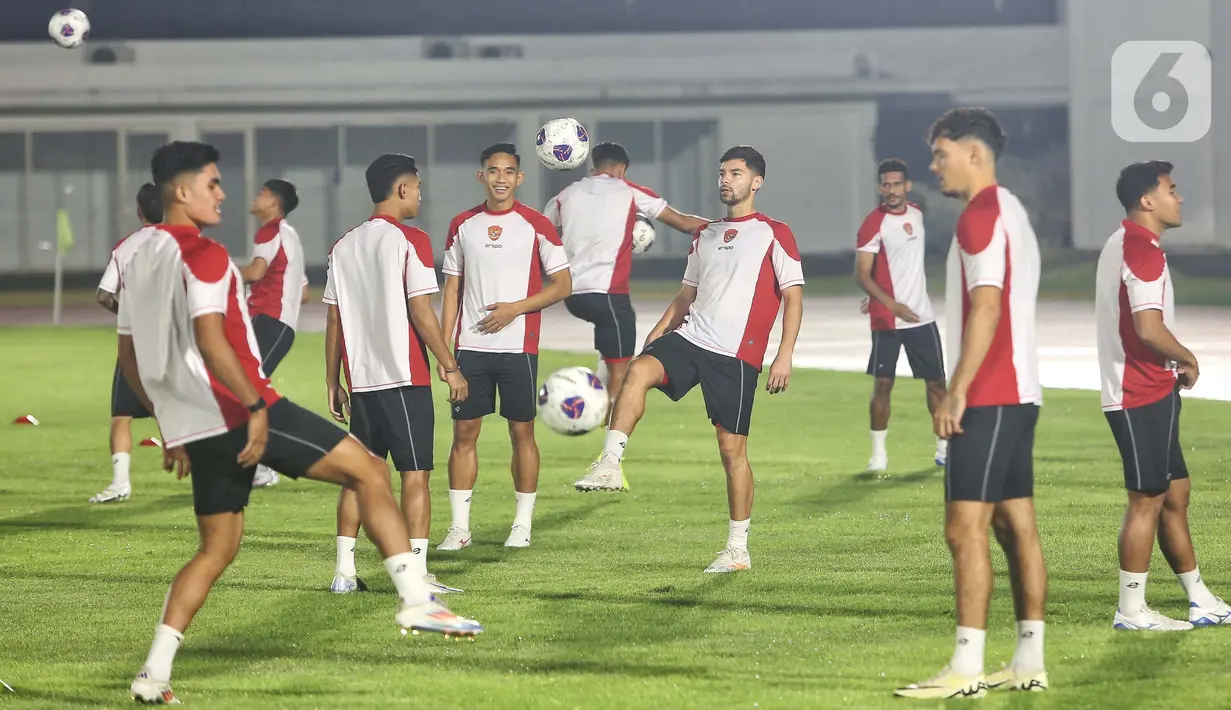 Shin Tae-yong menegaskan, timnas Indonesia akan bermain kolektif baik dalam menyerang maupun bertahan. (Liputan6.com/Angga Yuniar)
