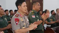 Kapolda Kaltara Irjen Pol Daniel Adityajaya mengikuti pembinaan rohani dan mental (Binrohtal) bersama Korem 092/Maharajalila.