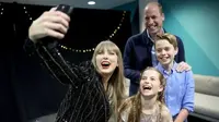 Pangeran William mengunggah foto bareng dengan Taylor Swift dan kedua anaknya. (Foto: Tangkapan layar Instagram @princeandprincessofwales)