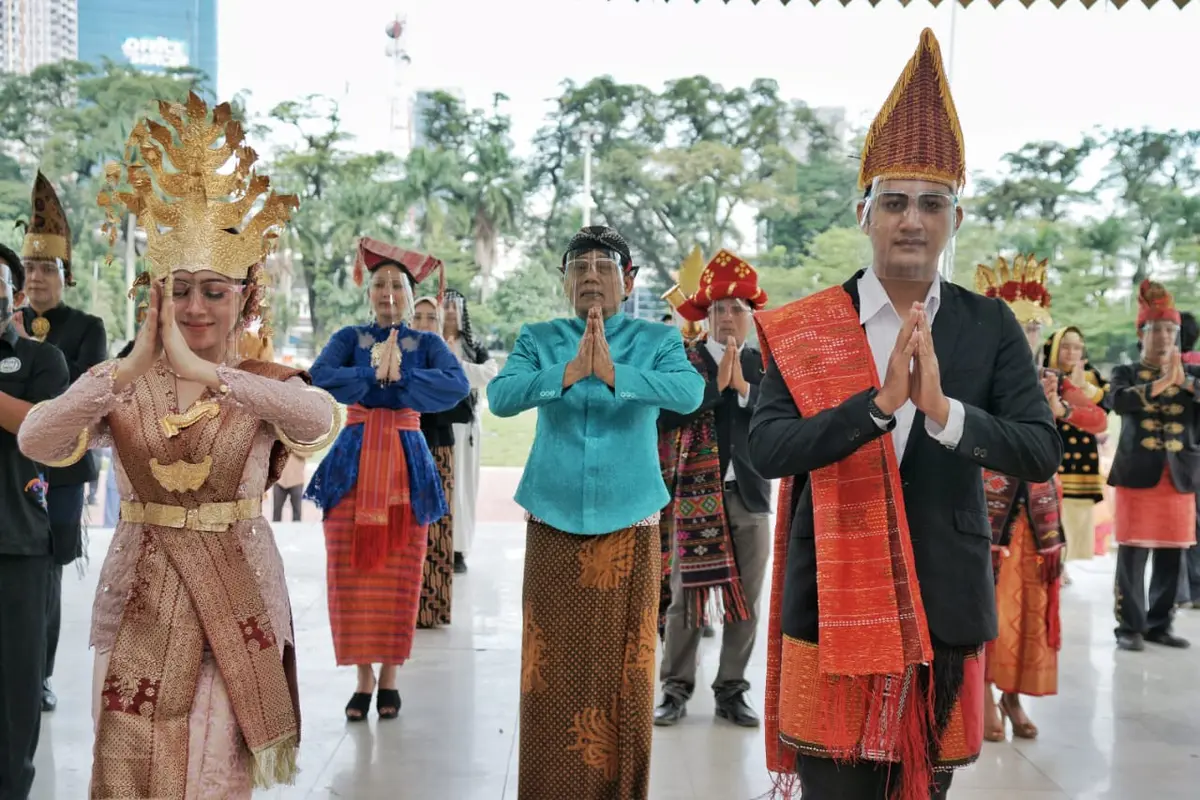 Pakaian Adat