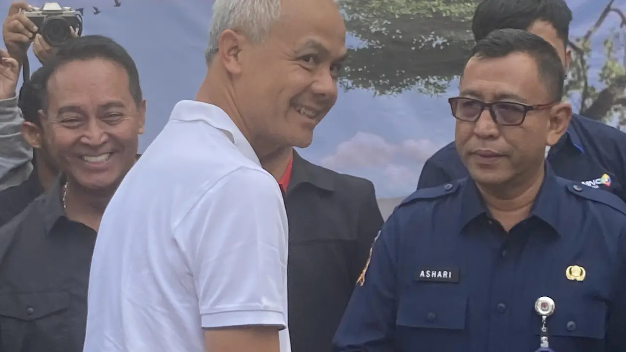 Bakal calon presiden Ganjar Pranowo di Rumah Sakit Pusat Angkatan Darat (RSPAD) Gatot Subroto,  Jakarta, Minggu (22/10/2023)