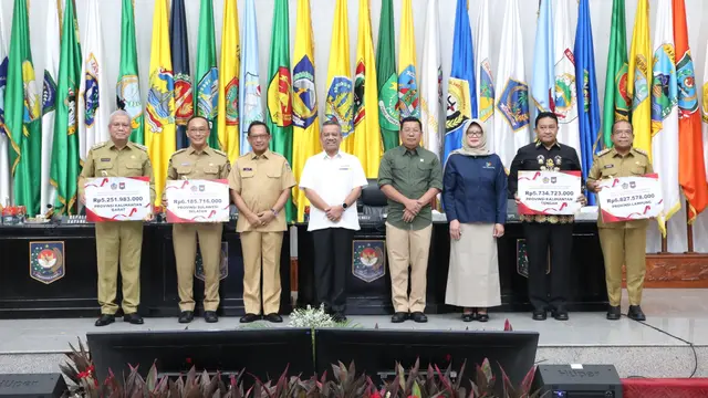 Kemendagri Bersama Kemenkeu Beri Penghargaan Insentif Fiskal kepada 50 Daerah