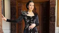 8 Inspirasi Model Kebaya Modern Warna Hitam, Gaya Elegan yang Tak Lekang oleh Waktu