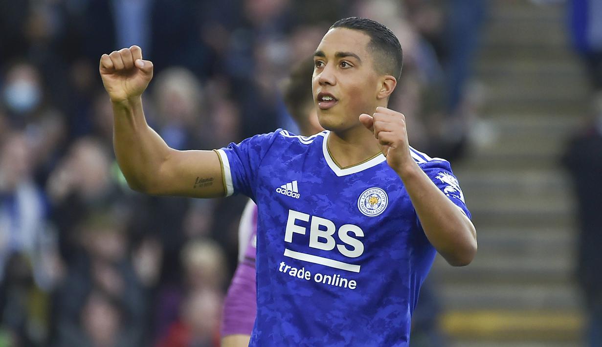 Youri Tielemans. Gelandang Leicester City berusia 24 tahun yang merupakan rekan setim Romelu Lukaku di Timnas Belgia ini kini menjalani musim ketiganya bersama The Foxes. Musim ini ia telah mencetak 5 gol di Liga Inggris dari 12 laga, unggul dua gol atas Romelu Lukaku. (AP/Rui Vieira)