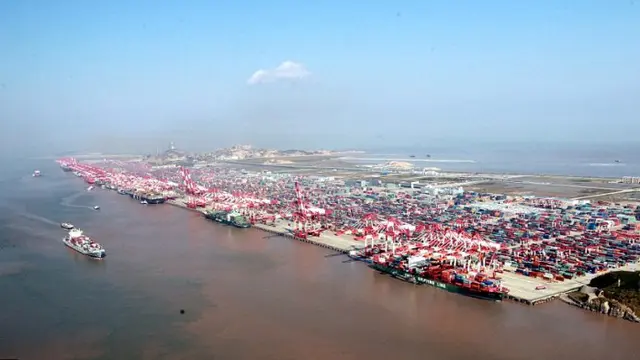 Pelabuhan terbesar di dunia - Port of Shanghai 4
