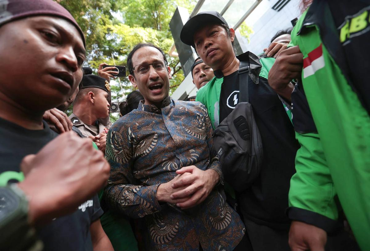 FOTO: Tangis Nadiem Pecah Usai Divomis 10 Tahun