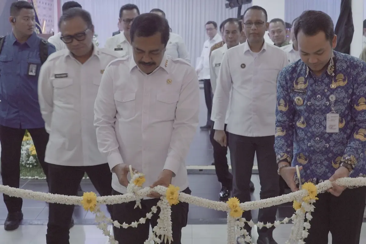 Perkuat Layanan Publik, Menteri Agus Resmikan Campus Immigration Point Undip dan Surakarta Immigration Lounge