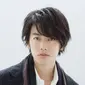 Aktor Takeru Satoh baru saja mengambil alih akun Twitter untuk dorama barunya, Tennou no Ryouriban.