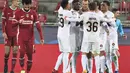 Pemain Midtjylland, Alexander Scholz (tengah) berselebrasi usai mencetak gol ke gawang Liverpool pada pertandingan Grup D Liga Champions di MCH Arena di Herning, Denmark, Kamis (10/12/2020). Liverpool bermain imbang atas Midtjylland 1-1. (Henning Bagger/Scanpix via AP)