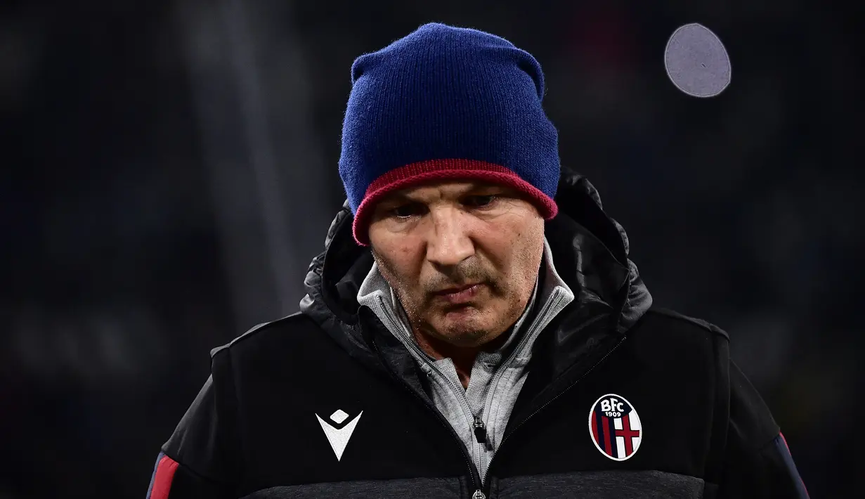 Sinisa Mihajlovic. Di Lazio selama 6 musim, mulai 1998-1999 hingga 2003/2004. Ditangani oleh Sven Goran Eriksson hanya 2 musim, 1998/1999 dan 1999/2000. Sebagai manajer telah membesut 6 klub Italia, 1 Portugal dan Timnas Serbia. Musim ini masih mengarsiteki Bologna. (AFP/Marco Bertorello)