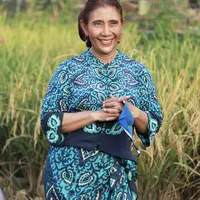 Mantan Menteri Kelautan dan Perikanan Republik Indonesia, Susi Pudjiastuti bocorkan sederet pantai paling indah di Indonesia yang cocok untuk liburan. | tiket.com