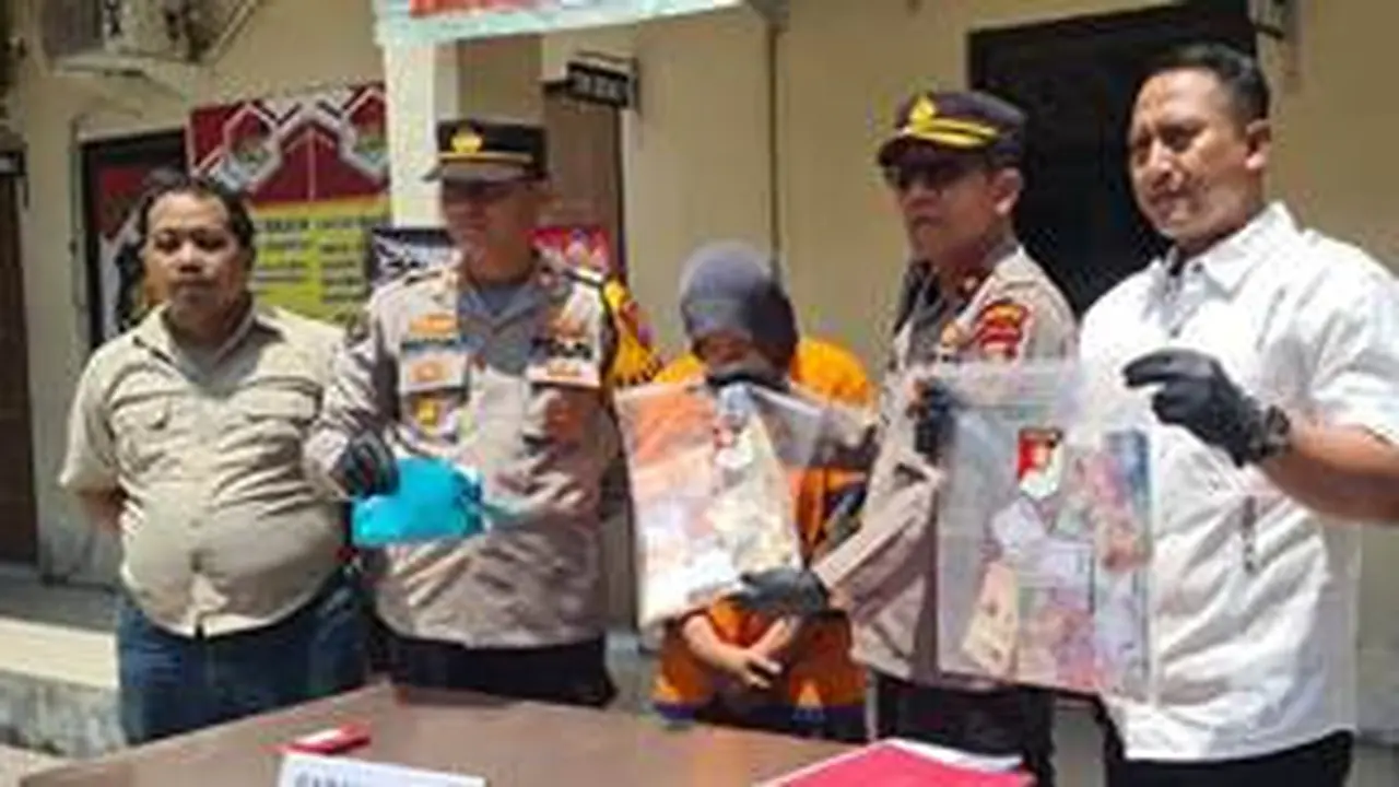 ART kuras harta majikan diamankan di Polsek Sukolilo Surabaya. (Istimewa)