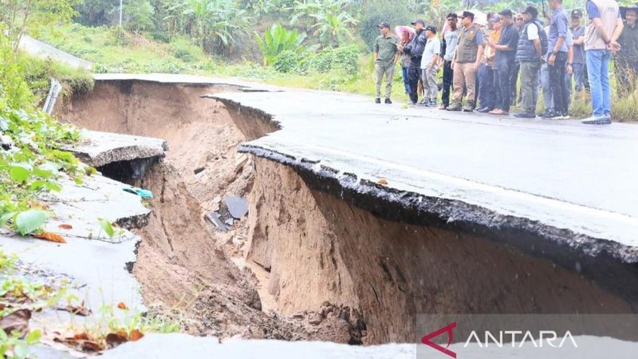 Bencana Padang Pariaman: Cuaca Ekstrem Picu Longsor dan Banjir, Pemkab Tetapkan Status Tanggap Darurat