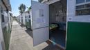 Pemandangan unit-unit rumah di Tarzana Tiny Home Village terlihat di lingkungan Tarzana, Los Angeles, California, Amerika Serikat, 9 Juli 2021. "Rumah-rumah mungil" berlipat ganda di kota dalam upaya untuk menawarkan transisi kepada para tunawisma dari jalanan ke perumahan permanen. (Robyn Beck/AFP)