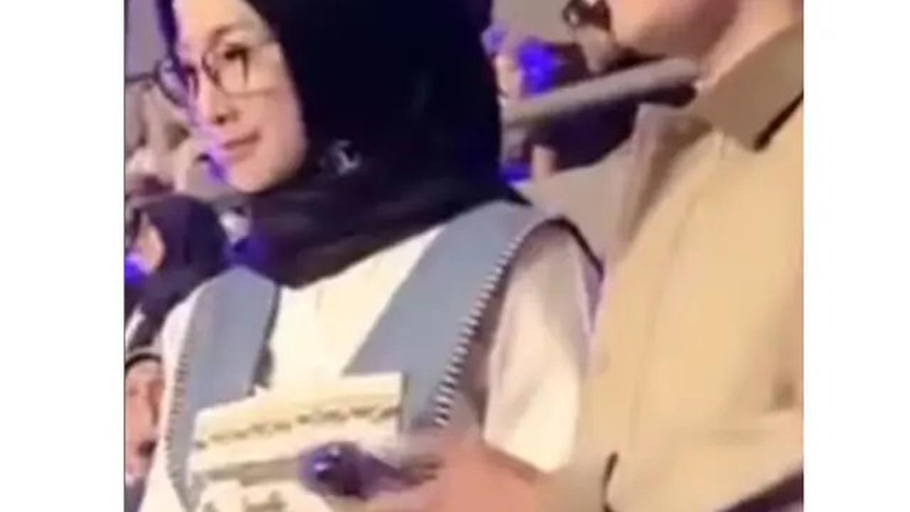 6 Potret Kedekatan Ruben Onsu dan Desy Ratnasari yang Jadi Sorotan, Merasa Nyaman