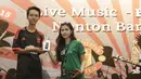 Bola.com juga memberikan doorprize berupa dua buah smartphone kepada peserta nonbar yang beruntung. (Bola.com/Vitalis Yogi Trisna)