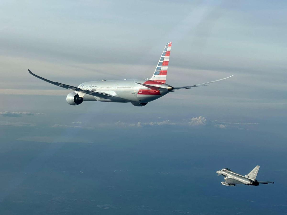Pesawat American Airlines dikawal dua jet tempur gara-gara ancaman bom