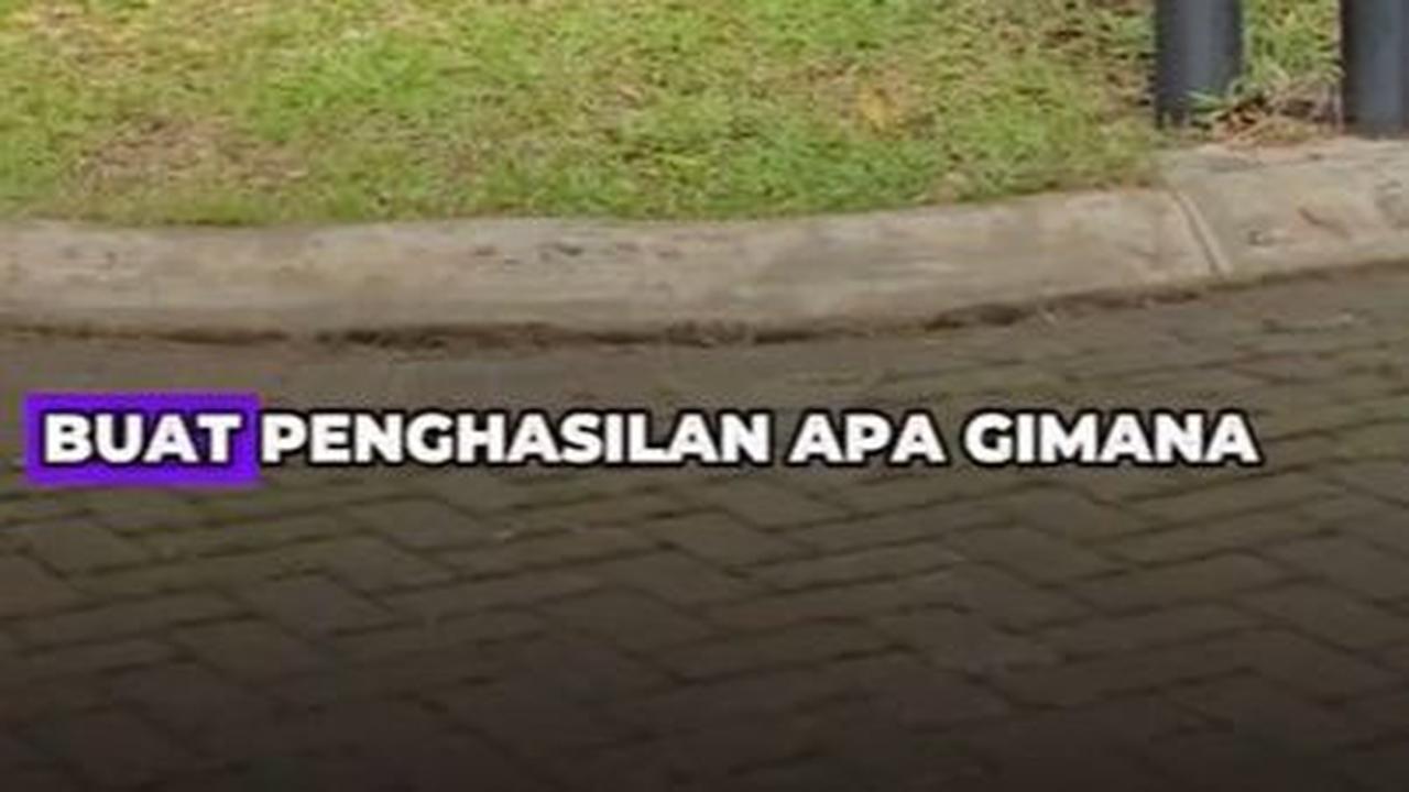 Tukang sapu ini tak henti mendoakan Jhon LBF karena sudah baik dan ikhlas memberinya Hp baru.