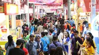 Pengunjung memadati area penyelenggaraan Jakarta Fair 2018 di JIExpo Kemayoran, Jakarta, Rabu (23/5). Jakarta Fair 2018 adalah ajang arena pameran dan hiburan terbesar se-Asia Tenggara. (Liputan6.com/Immanuel Antonius)