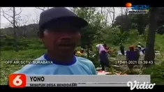 Puluhan warga di tengah hutan di Kabupaten Nganjuk, Jawa Timur, menggelar tradisi ritual wiwit kayu jati. Ritual digelar sebelum penebangan pohon jati sebagai doa agar selamat saat menebang.