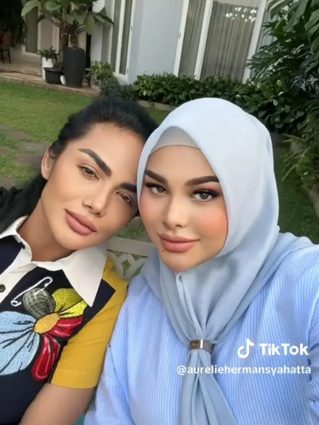 Aurel Hermansyah disebut memiliki  wajah yang mirip dengan Ivan Gunawan