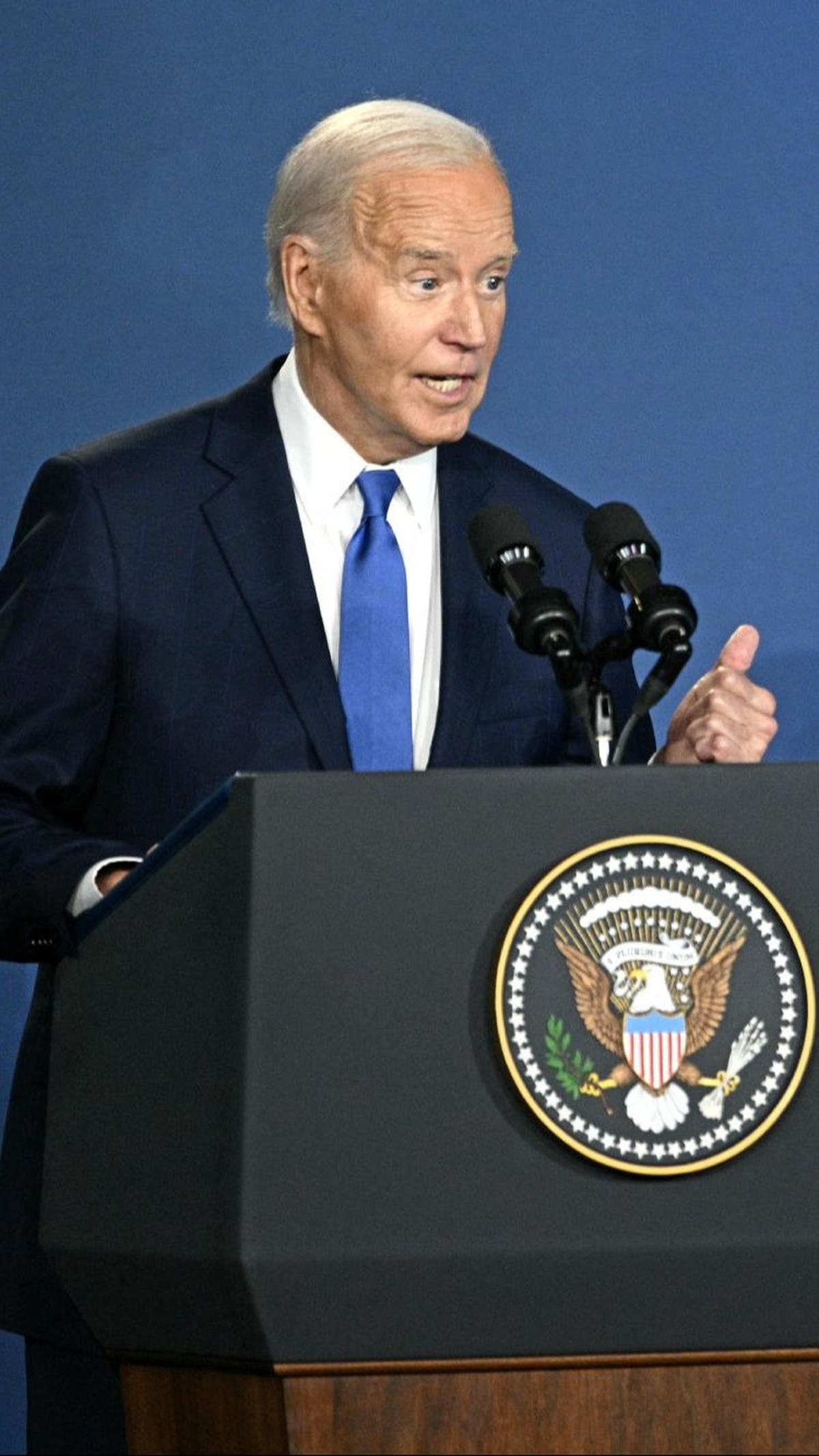 Sebelumnya pada hari itu, menjelang pertemuan bilateral, Biden mengatakan kepada Zelenskiy: "Kami akan tetap bersama Anda, titik."&nbsp;Foto: Brendan Smialowski/AFP<br>