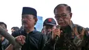 Sejumlah tokoh turut hadir di pemakaman Haryanto Taslam di TPU Keramat Pulo Kasablanka, Jakarta, Minggu (15/3/2015). Haryanto meninggal dunia pada Sabtu malam (14/3) sekitar pukul 22.22 WIB di RS Medistra, Pancoran, Jakarta.(Liputan6.com/Faisal R Syam)