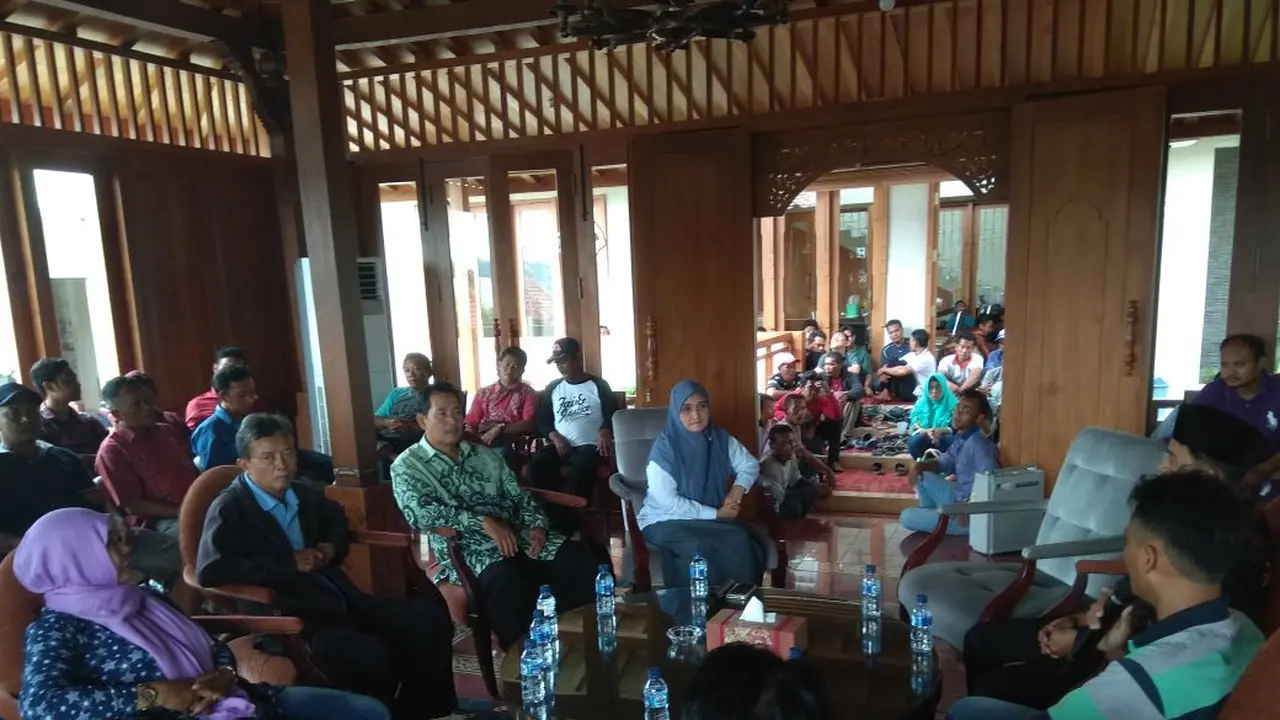 Rumah Rustriningsih Digeruduk Petani, Ada Apa?