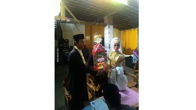 7 Mahar Nikah Ini Unik Banget, Ada yang Seperangkat Alat Game