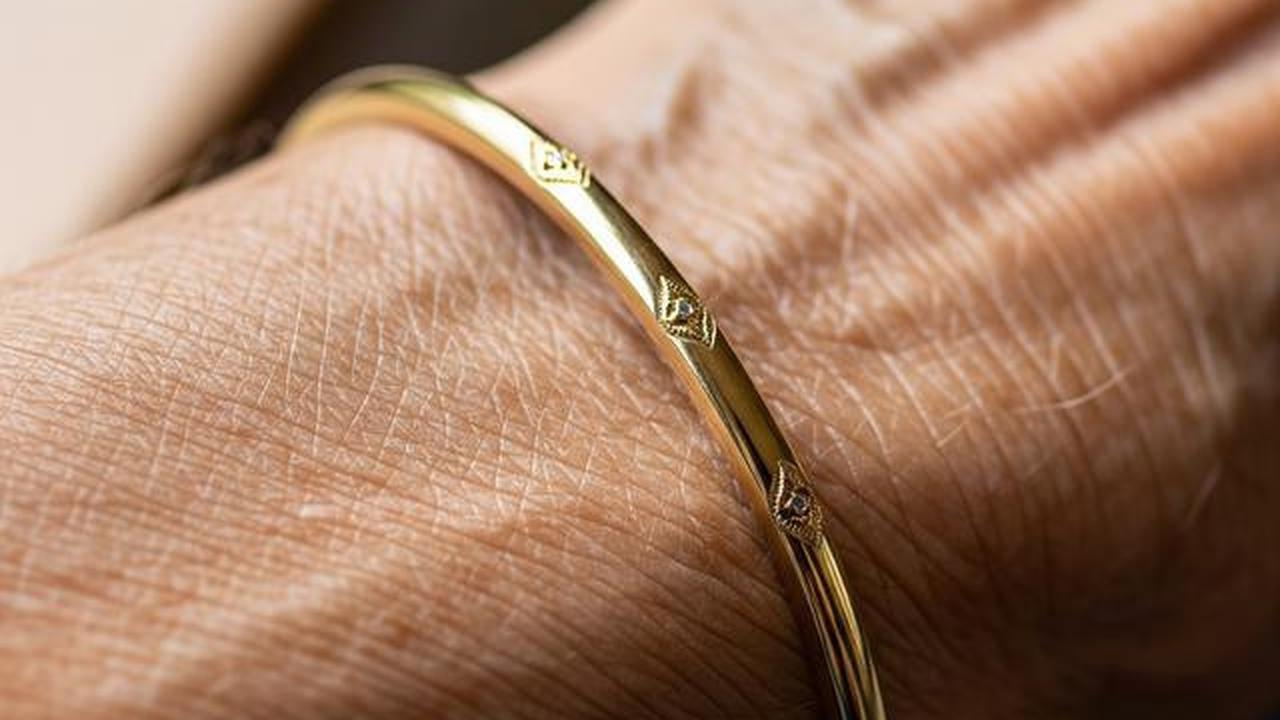 10 Model Bangle Emas Ringan untuk Lansia agar Nyaman Dipakai Sehari-Hari