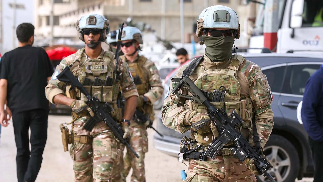 FOTO: Patroli Pasukan UNIFIL  di Tengah Kepulangan Warga Lebanon Selatan