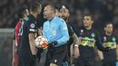 Liverpool menjadi tim yang dipayungi keberuntungan atas keputusan wasit di musim 2021/2022 ini di berbagai ajang kompetisi. Delapan kartu merah telah dikeluarkan para pengadil di lapangan hijau untuk para lawan Liverpool. Berikut delapan kartu merah tersebut. (AP/Jon Super)