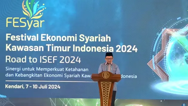 Deputi Gubernur BI, Juda Agung dalam opening ceremony Festival ekonomi dan keuangan syariah (FEKSyar) di Kawasan Timur Indonesia (KTI), di Kendari, Senin (8/7/2024). (Foto: Liputan6.com/Tira Santia)