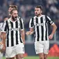 Para pemain Juventus merayakan gol Gonzalo Higuain saat melawan Spal pada lanjutan Serie A di Allianz Stadium, Turin, (25/10/2017). Juventus menang 4-1. (Alessandro Di Marco/ANSA via AP)