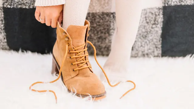 Tips Membersihkan dan Merawat Sepatu Beludru Agar Tetap Awet dan Elegan