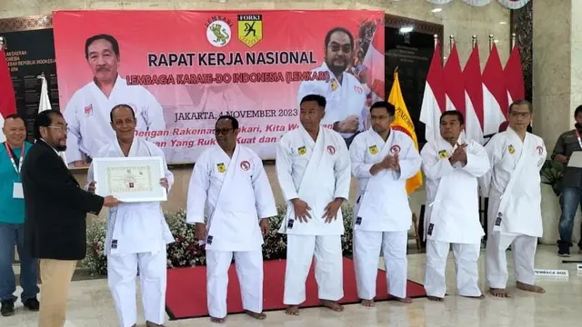 Lemkari Beri Penghargaan untuk 12 Tokoh yang Membantu Perkembangan Karate Indonesia