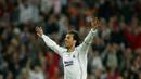 Penyerang Real Madrid Ruud Van Nistelrooy merayakan gol saat pertandingan Liga Champions melawan Steaua Bucharesti di Stadion Santiago Bernabeu, Spanyol, Rabu (1/11/2006). (AFP Photo/Pedro Armestre)