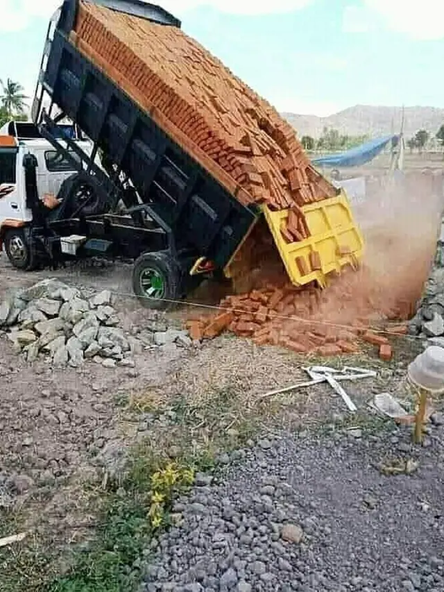 6 Kelakuan Nyeleneh Orang Mengantar Barang Ini Bikin Ngelus Dada