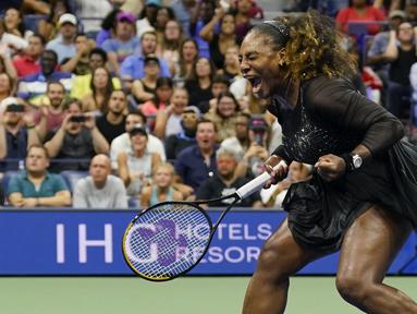 Serena Williams berhasil memetik kemenangan atas Danka Kovinic di putaran pertama US Open 2022 yang berlangsung di Arthur Ashe Stadium, New York, Amerika Serikat, Selasa (30/08/2022) pagi WIB. (AP/John Minchillo)