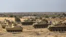 Mesir telah menempatkan tank-tank dan kendaraan lapis baja di dekat perbatasan Rafah yang menyeberang ke Gaza. (Khaled DESOUKI / AFP)